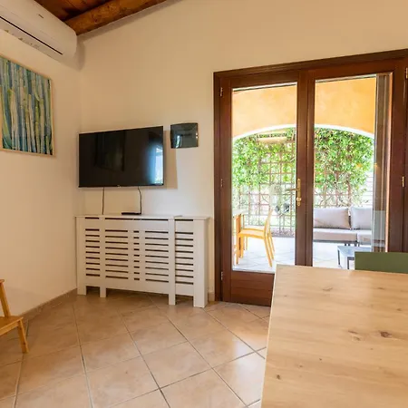 Apartment Con Giardino - Lu Fraili